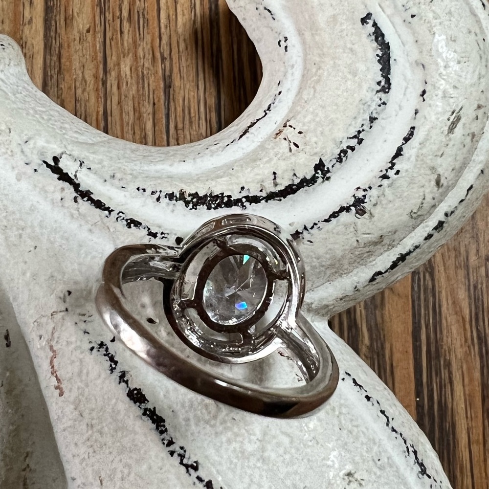 New Faux Diamond Ring - Size 8 - Picture 6 of 7